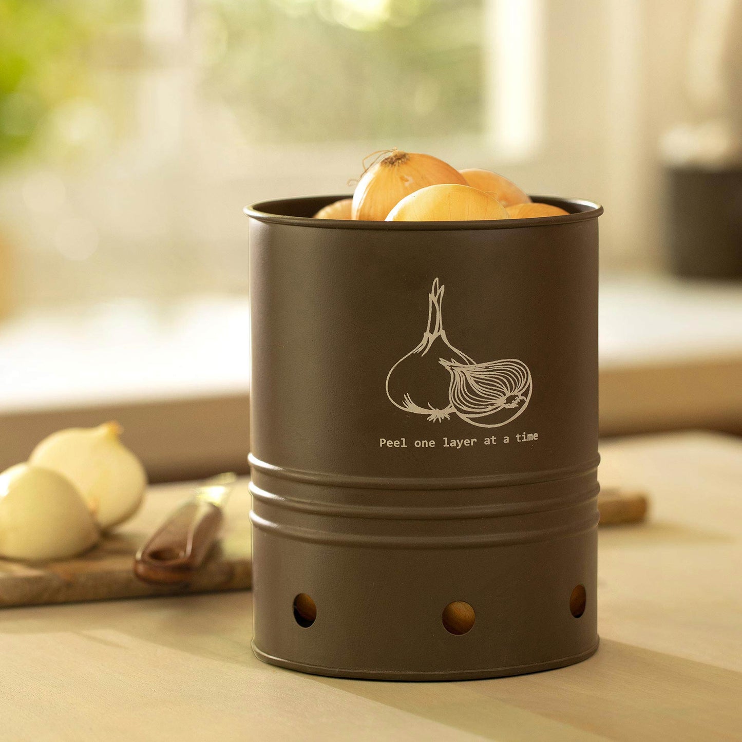 Onion Storage Barrel With Wooden Lid (2 colors)