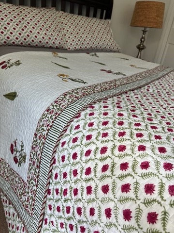 Pine & Poinsettia Quilted Bedspread set