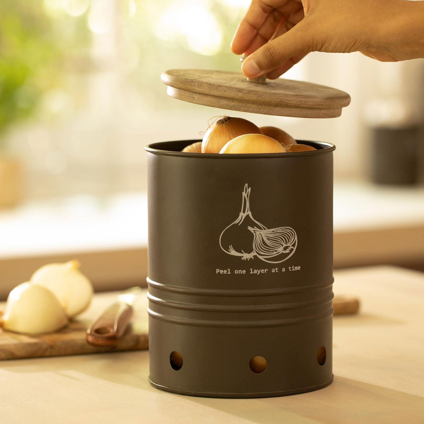 Onion Storage Barrel With Wooden Lid  (2 colors)